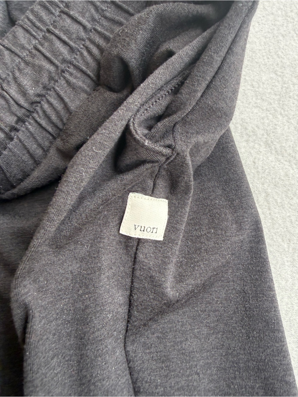 Vuori Halo Warm Up Jogger Pants Women’s Small Black Gray Sweatpants Performance - Picture 8 of 12